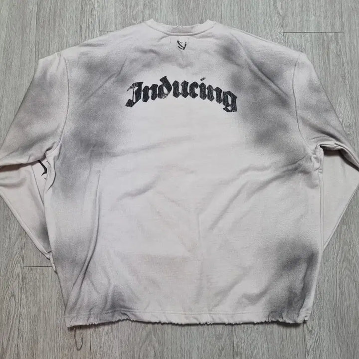 [BUNJANG] SKZOO INDUCING BLACKLETTER SWEATSHIRT Dirty Grey [L] / 스키즘인듀싱 BLACKLETTER SWEATSHIRT [L]