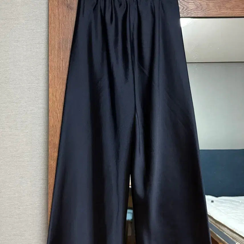 [SOLD OUT] cos 코스 새틴 와이드 레그 트라우저 (navy)