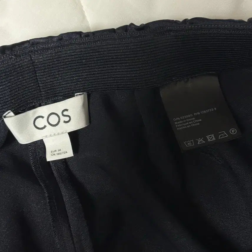 [SOLD OUT] cos 코스 새틴 와이드 레그 트라우저 (navy)