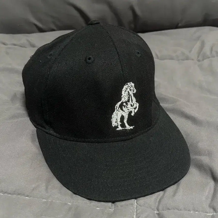 [BUNJANG] Vintage Horse Embroidery Ball Cap / 빈티지 말 자수 볼캡