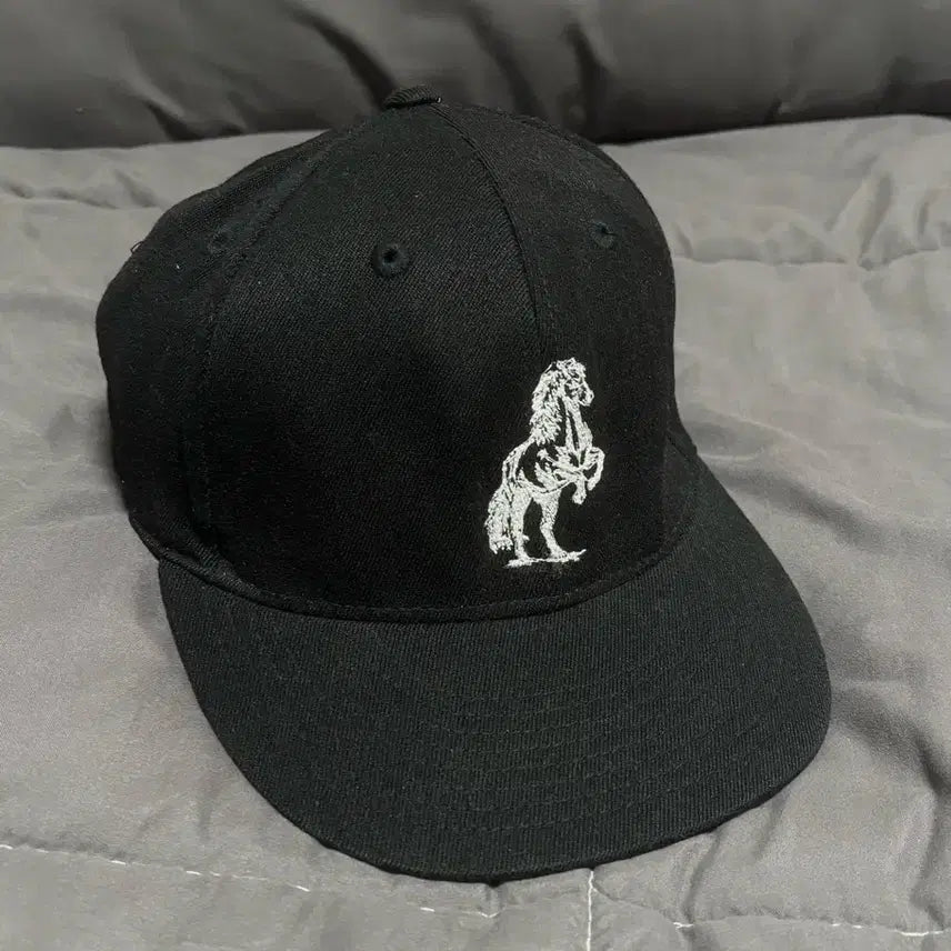 [BUNJANG] Vintage Horse Embroidery Ball Cap / 빈티지 말 자수 볼캡