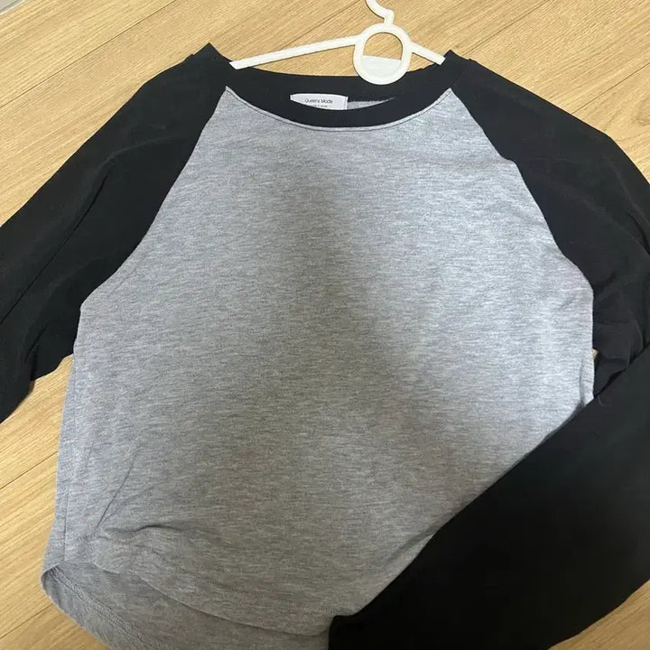 [BUNJANG] Black Raglan Long Sleeve T-Shirt / 블랙 나그랑 슬리브 티셔츠