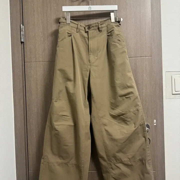 [SOLD OUT] 1) 폴리테루 3 다트 치노 팬츠 베이지