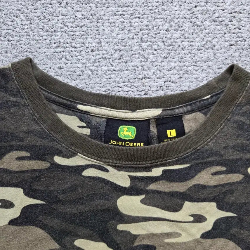 [BUNJANG] John Deere Camo Short Sleeve T-Shirt L (100) / John Deere 카모 반팔 티셔츠 L(100)