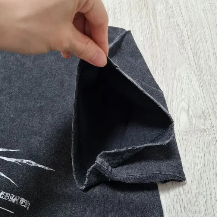 [BUNJANG] Awend Emosence Collaboration Short Sleeve T-shirt / 어웬드 에모스탠스 반팔 2size