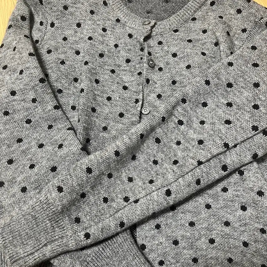 [BUNJANG] Grey Dot Round Neck Cardigan / 회색 도트 라운드넥 가디건