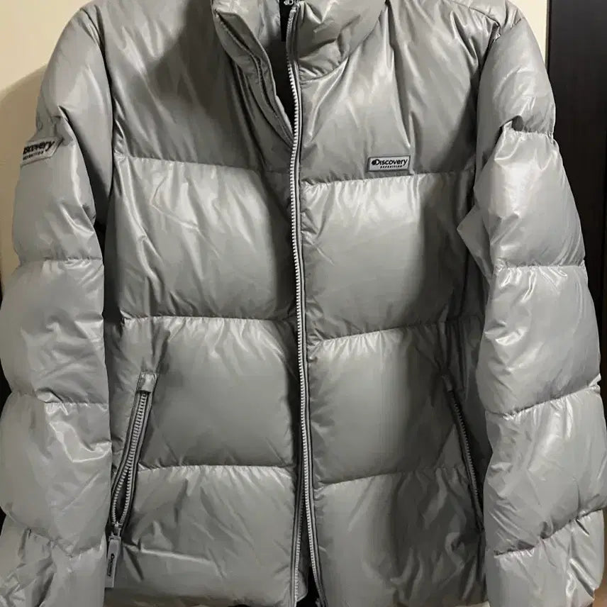 [SOLD OUT] 디스커버리 반슬리 숏패딩 유광그레이색 100사이즈 팝니다
