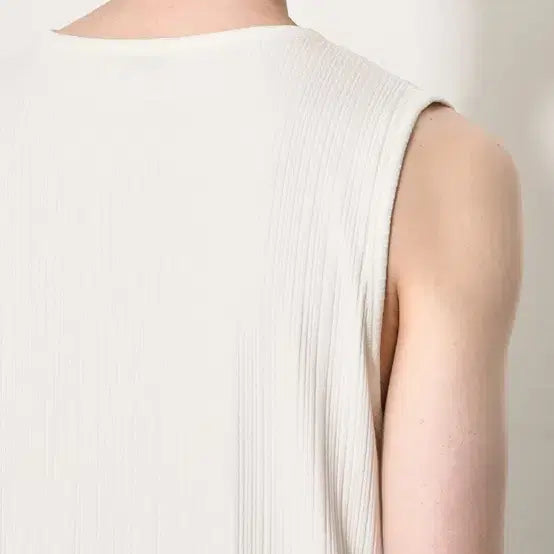 [SOLD OUT] 타임옴므 슬리브리스 탑(25SS) 미개봉