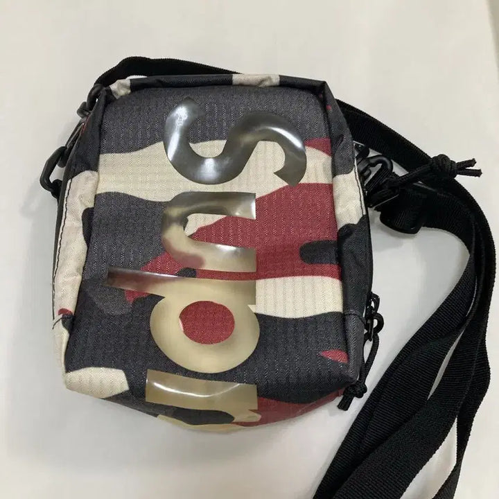 [BUNJANG] Supreme Neck Pouch Shoulder Bag / 슈프림 Neck Pouch 숄더백 Shoulder Bag 중고제품 팝니다