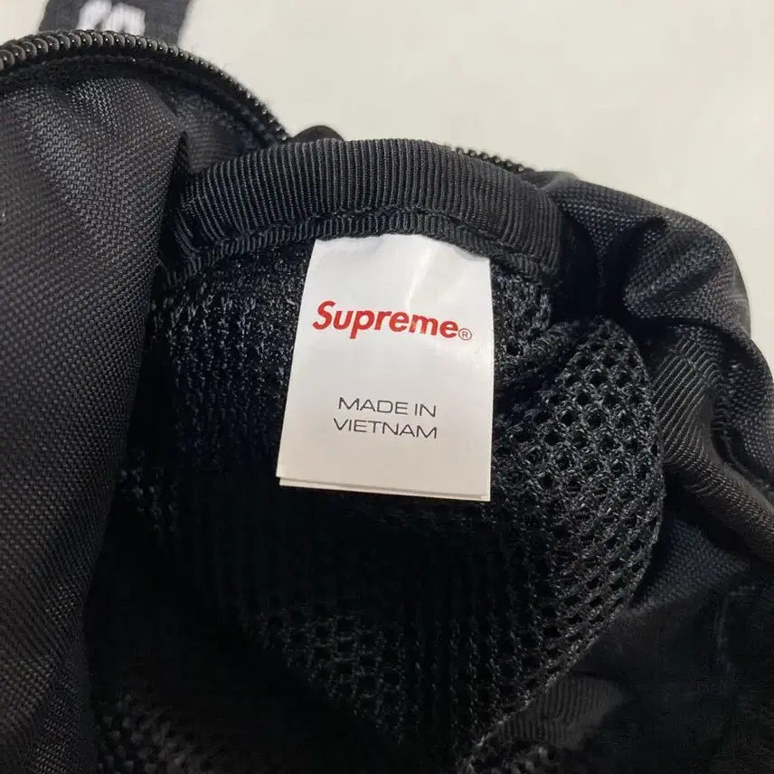 [BUNJANG] Supreme Neck Pouch Shoulder Bag / 슈프림 Neck Pouch 숄더백 Shoulder Bag 중고제품 팝니다