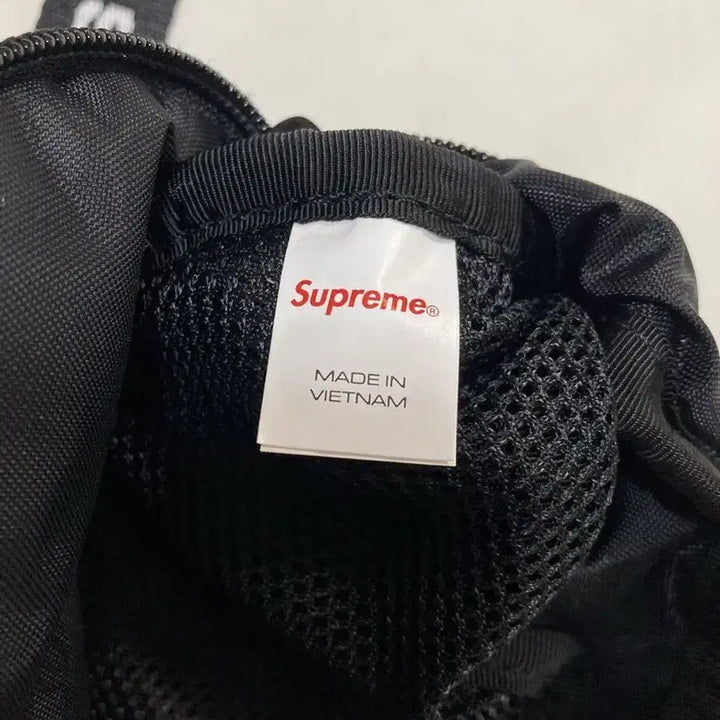 [BUNJANG] Supreme Neck Pouch Shoulder Bag / 슈프림 Neck Pouch 숄더백 Shoulder Bag 중고제품 팝니다