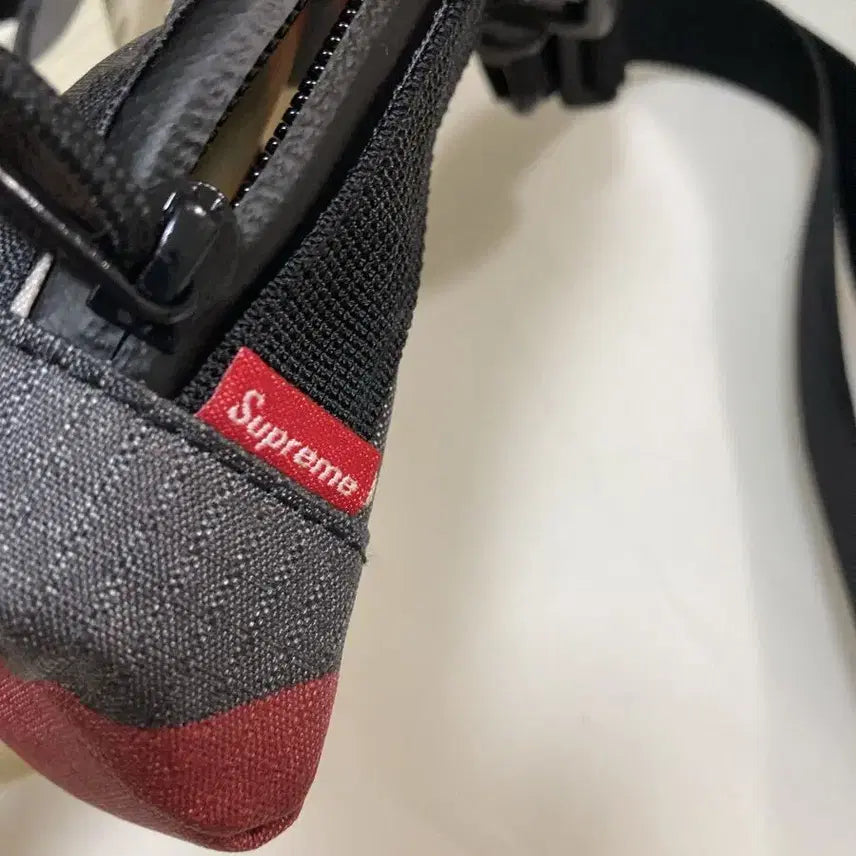 [BUNJANG] Supreme Neck Pouch Shoulder Bag / 슈프림 Neck Pouch 숄더백 Shoulder Bag 중고제품 팝니다