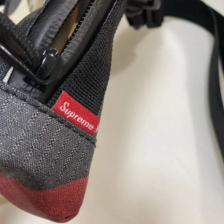 [BUNJANG] Supreme Neck Pouch Shoulder Bag / 슈프림 Neck Pouch 숄더백 Shoulder Bag 중고제품 팝니다