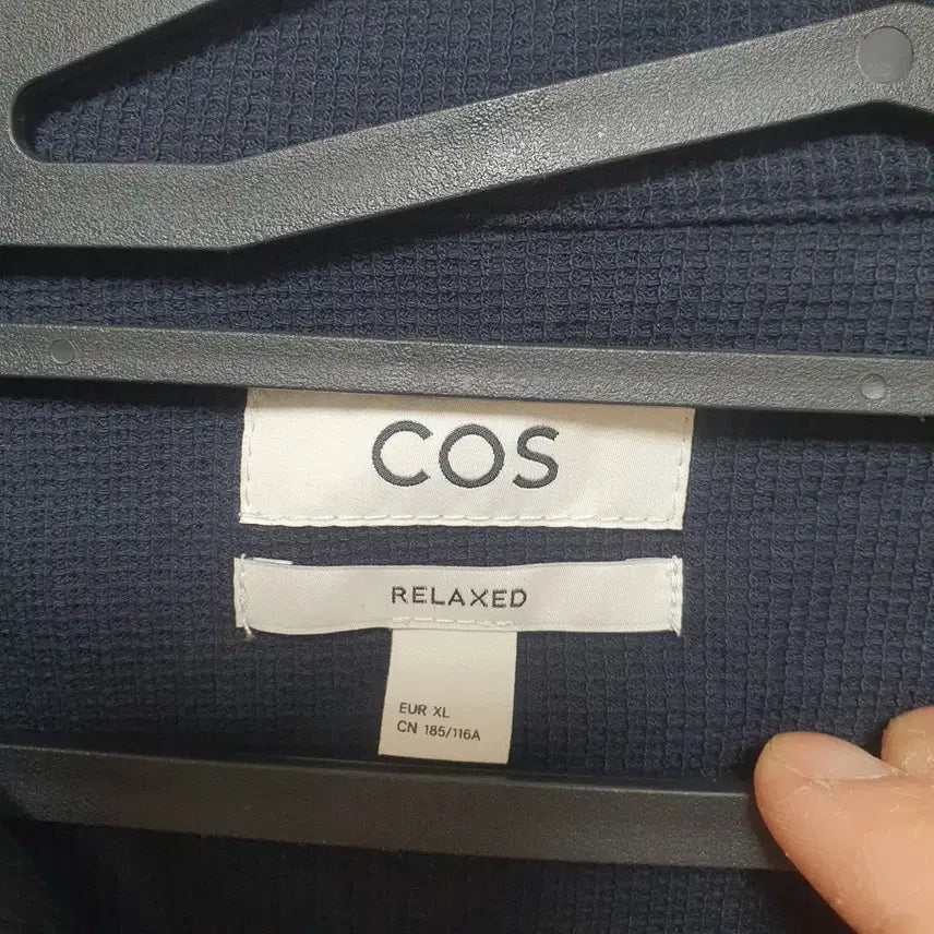 [SOLD OUT] COS 코스 반팔 캠프셔츠 네이비색 판매합니다.