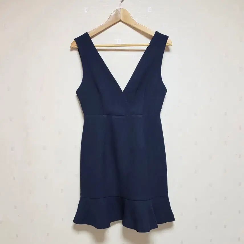 [BUNJANG] MIXXO Navy V-Neck Ruffled Dress / 미쏘 네이비 브이넥 프릴 원피스 하객룩