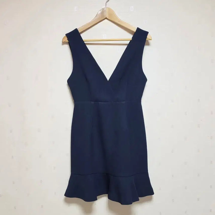 [BUNJANG] MIXXO Navy V-Neck Ruffled Dress / 미쏘 네이비 브이넥 프릴 원피스 하객룩
