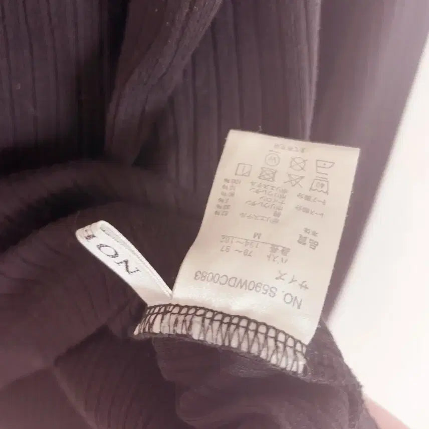 [SOLD OUT] 노에미 3연리본 오프숄더 니트