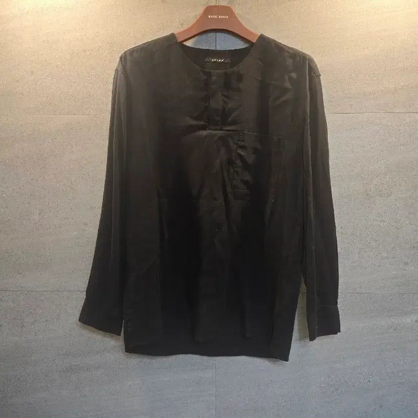 [BUNJANG] Andew Black Henley Shirt and Pants Set / 블랙 헨리넥셔츠와 팬츠.