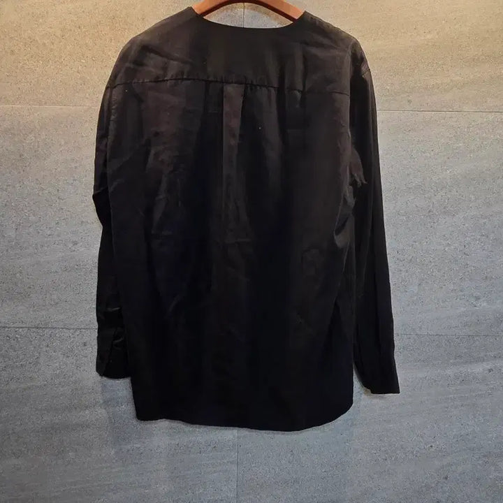 [BUNJANG] Andew Black Henley Shirt and Pants Set / 블랙 헨리넥셔츠와 팬츠.