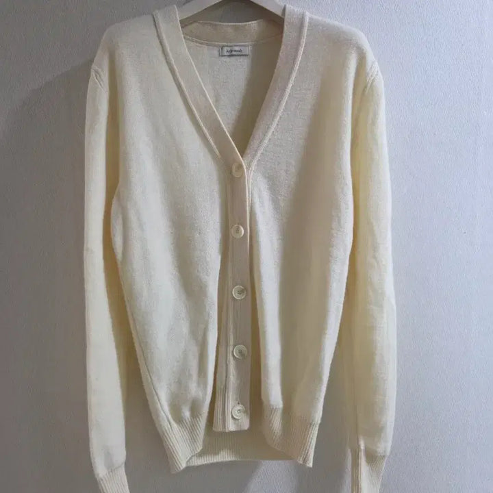 [SOLD OUT] 아비에무아 aviemuah merino wool cardigan