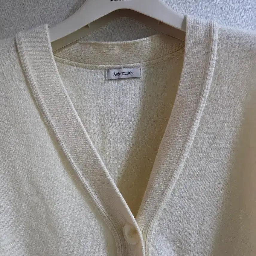 [SOLD OUT] 아비에무아 aviemuah merino wool cardigan