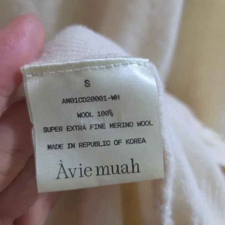 [SOLD OUT] 아비에무아 aviemuah merino wool cardigan
