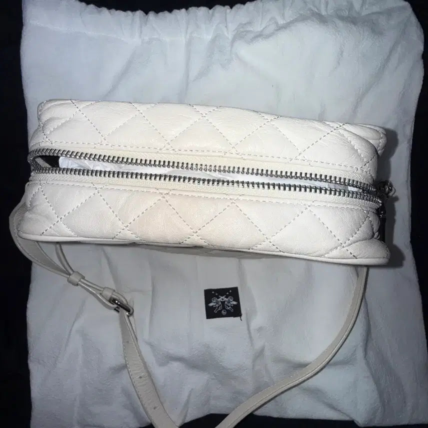 [BUNJANG] Threetimes Quilted Camera Bag Ivory / 쓰리타임즈 카메라백 threetimes Quilted camera bag