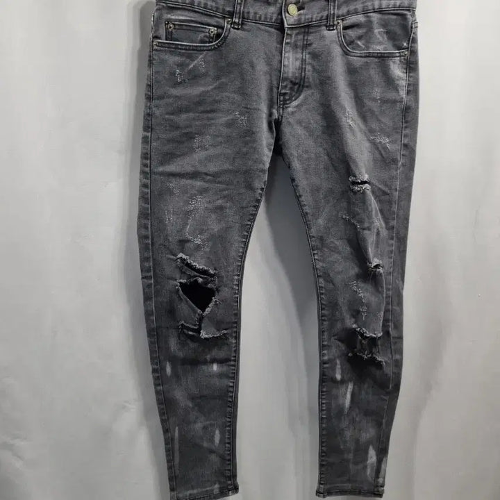 [BUNJANG] Saint Laurent Black Damaged Wash Jeans (Size 30) / 입생로랑 블랙 데미지 워싱 청바지 30