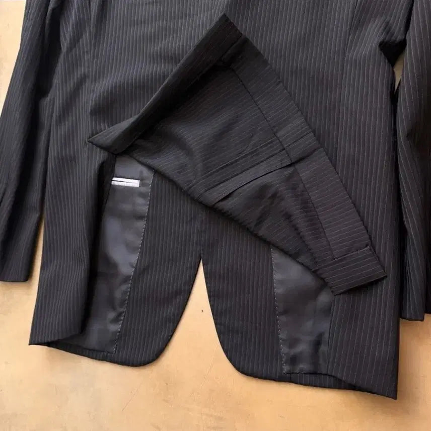 [SOLD OUT] 타케오 키쿠치 블랙 스트라이프 셋업 정장