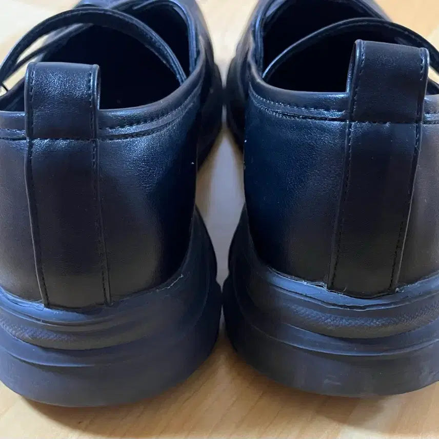 [BUNJANG] Lolo Mary Lightweight Mary Jane Flats / 블랙 스트랩 경량 메리제인 단화 운동화