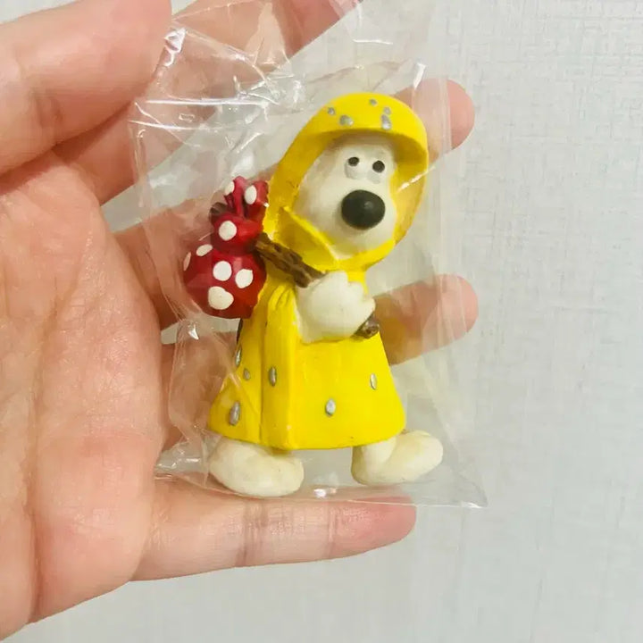 [BUNJANG] Wallace &amp; Gromit Gromit Raincoat Magnet / 희귀 월레스와 그로밋 그로밋 우비 마그넷 팝니다