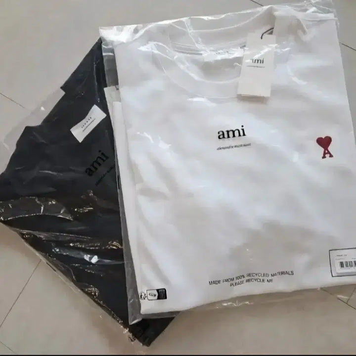 [BUNJANG] Ami Small Logo Long Sleeve T-shirt / 아미 스몰로고 롱슬리브 긴팔티 블랙/화이트
