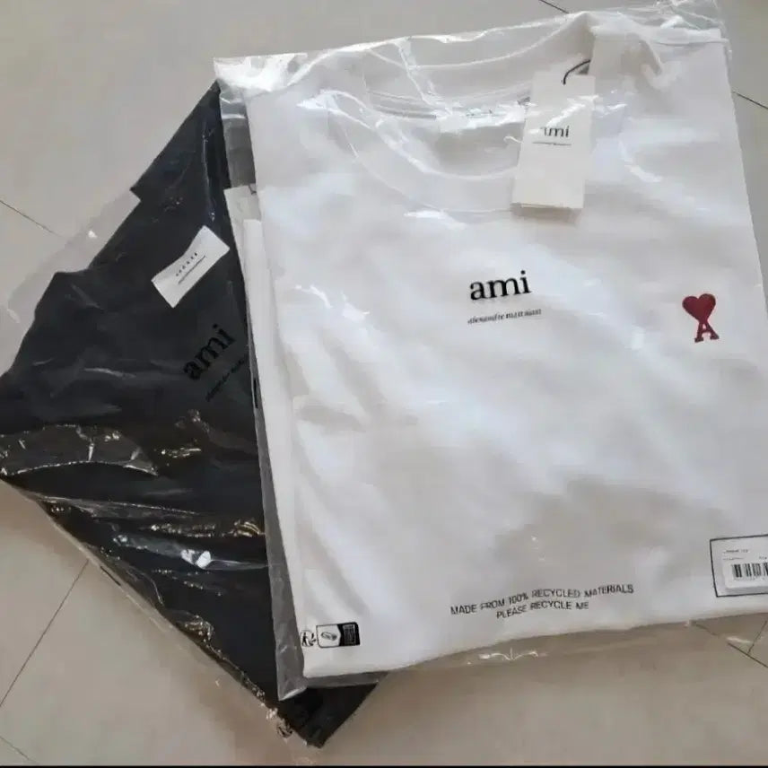 [BUNJANG] Ami Small Logo Long Sleeve T-shirt / 아미 스몰로고 롱슬리브 긴팔티 블랙/화이트