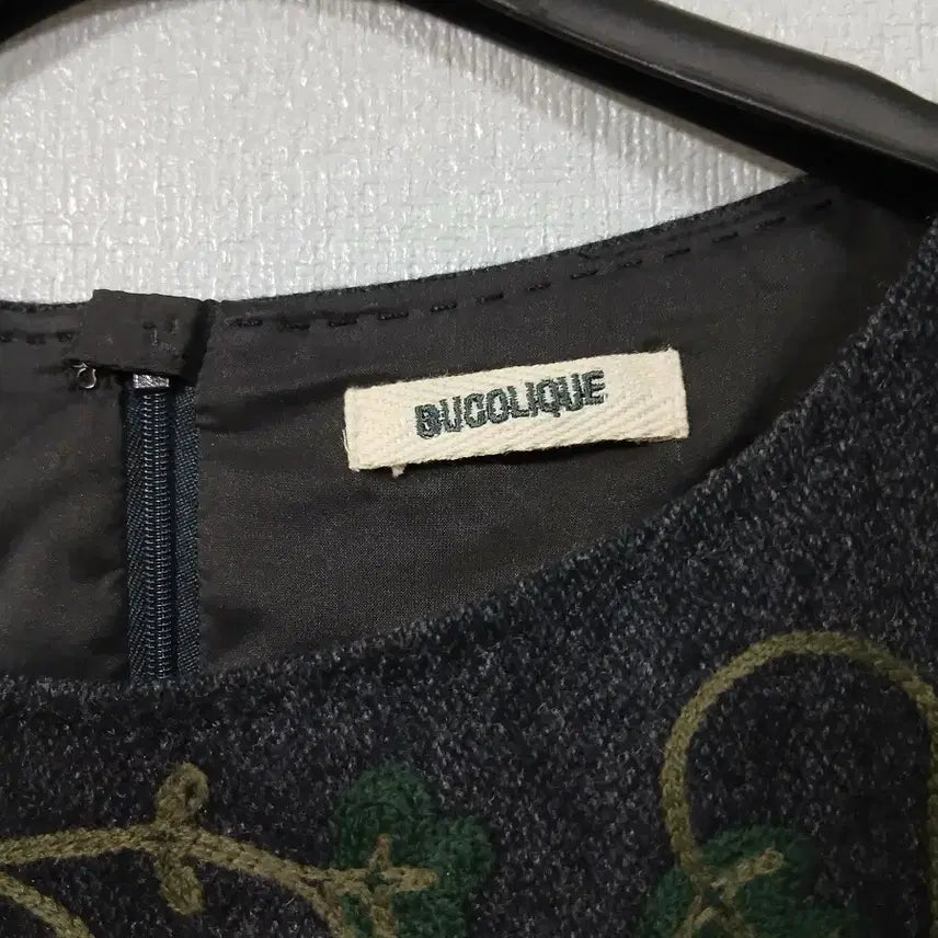[SOLD OUT] 비꼴리끄 자수 모직원피스 77