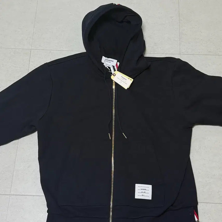 [SOLD OUT] Thom Browne 센터 백후드집업