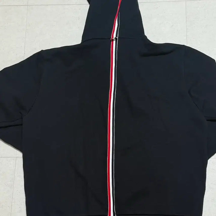 [SOLD OUT] Thom Browne 센터 백후드집업