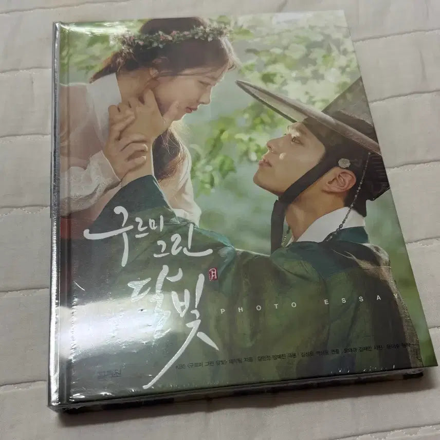 [SOLD OUT] [BUNJANG] Moonlight Drawn by Clouds Photo Essay (Sealed) / 구르미 그린 달빛 포토에세이(미개봉)