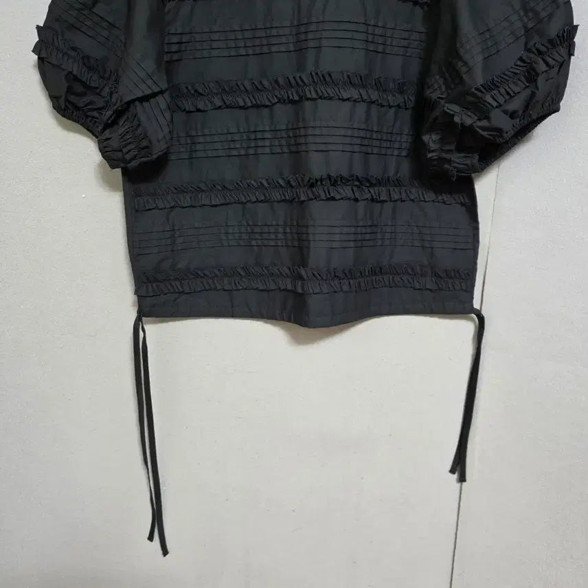 [BUNJANG] Ashley Blouse with Drawstring - Black / 아랫단 줄임끈있는 블라우스 F   n4703