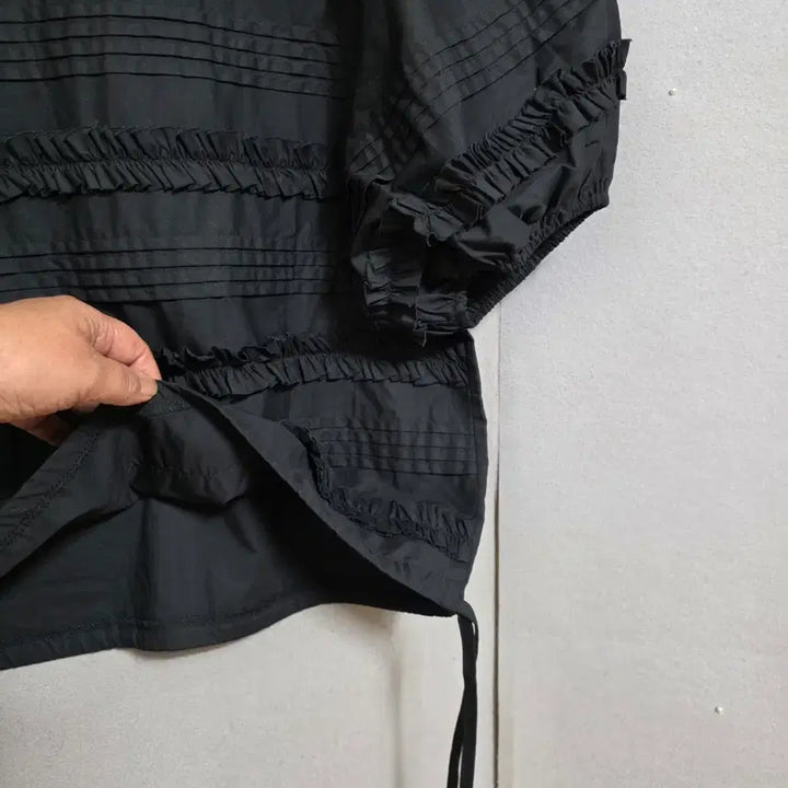 [BUNJANG] Ashley Blouse with Drawstring - Black / 아랫단 줄임끈있는 블라우스 F   n4703