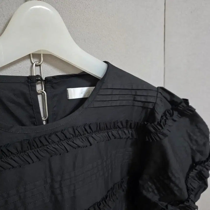 [BUNJANG] Ashley Blouse with Drawstring - Black / 아랫단 줄임끈있는 블라우스 F   n4703