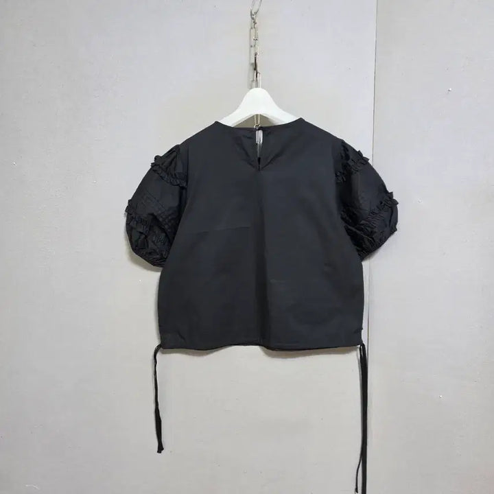 [BUNJANG] Ashley Blouse with Drawstring - Black / 아랫단 줄임끈있는 블라우스 F   n4703