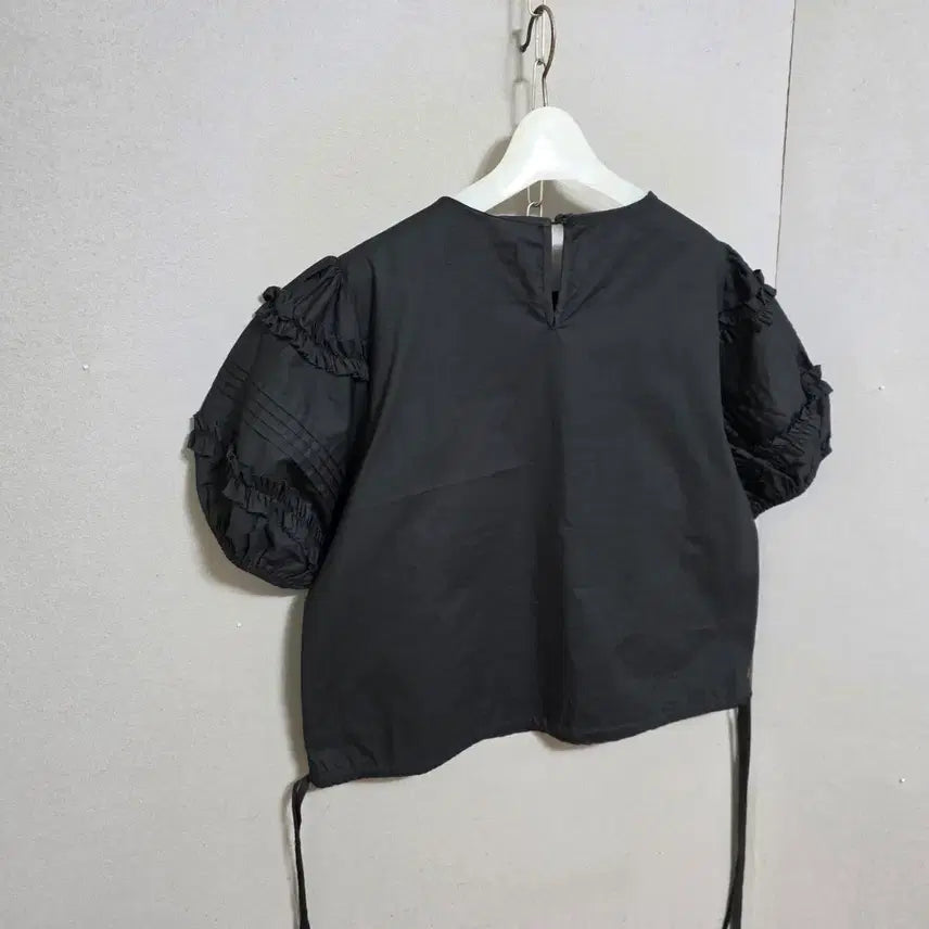 [BUNJANG] Ashley Blouse with Drawstring - Black / 아랫단 줄임끈있는 블라우스 F   n4703