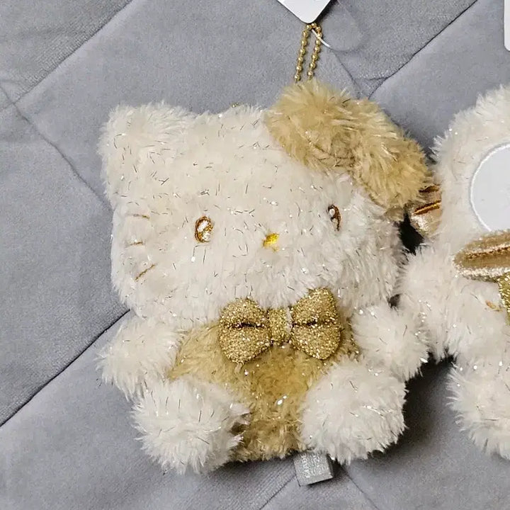[BUNJANG] Sanrio Hello Kitty Sparkling Gold Plush Keychain (New) / (새상품) 산리오 반짝골드 인형 키링(헬로키티)