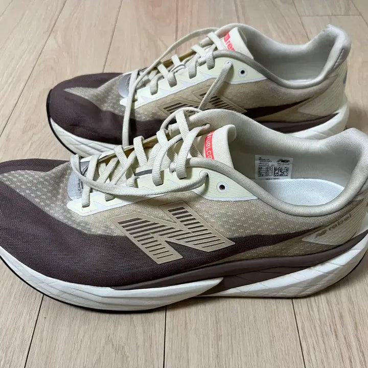 [BUNJANG] New Balance Level v5 Running Shoes / 뉴발란스 레벨v5 275 2E