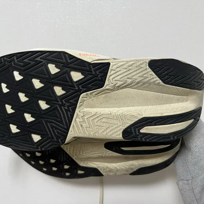 [BUNJANG] New Balance Level v5 Running Shoes / 뉴발란스 레벨v5 275 2E