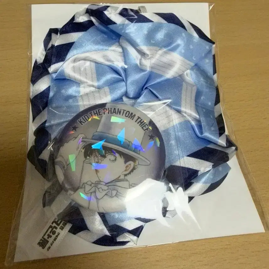 [BUNJANG] Detective Conan 30th Anniversary Kaito Kid Badge &amp; Scrunchie Set / (미개봉/새상품)30주년 명탐정코난전 굿즈 뱃지슈슈(괴도키드)