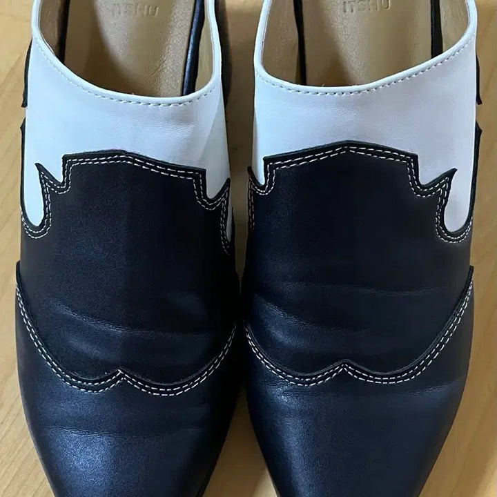 [SOLD OUT] 웨스턴 우드통굽 뮬 힐 샌들