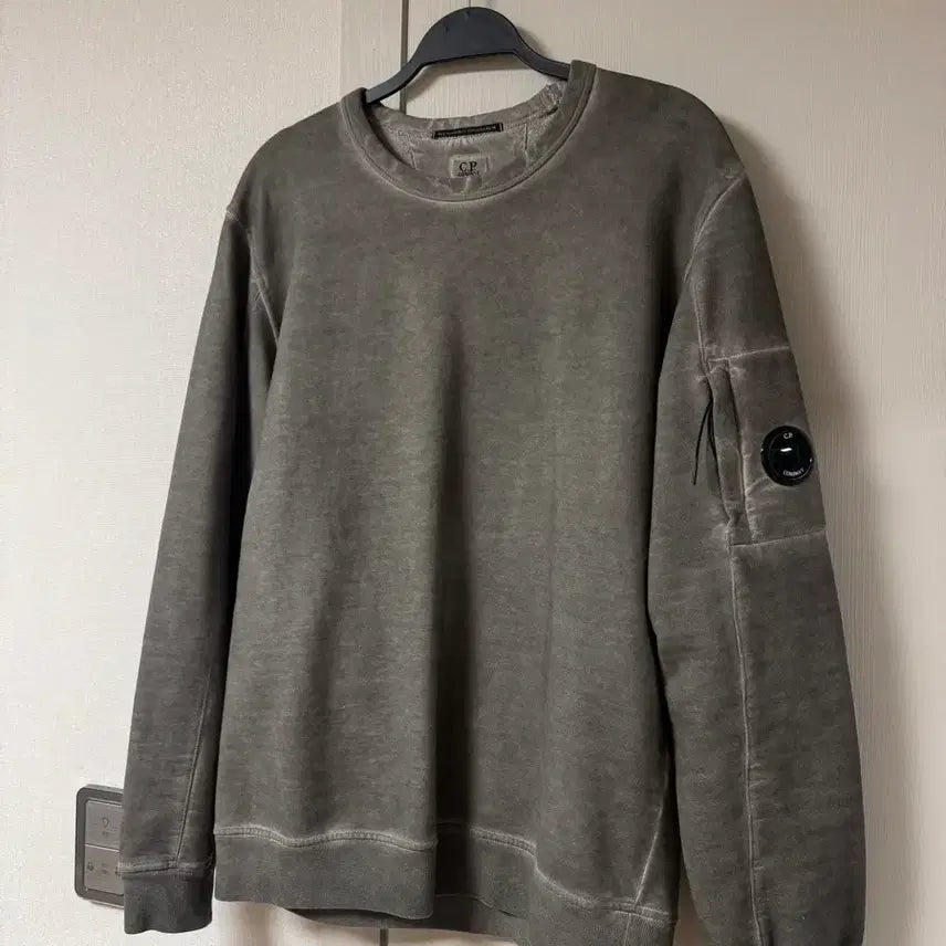 [SOLD OUT] cp컴퍼니 가먼트다잉 맨투맨 100