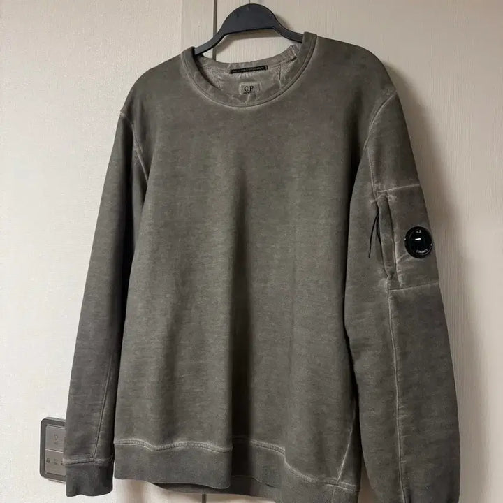[SOLD OUT] cp컴퍼니 가먼트다잉 맨투맨 100