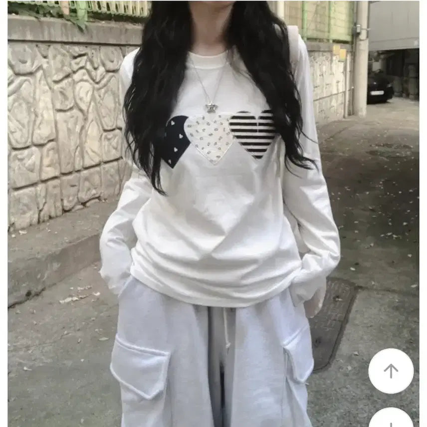 [BUNJANG] Natsume Heart Patch Loose Fit Long Sleeve / 나츠메 하트 패치 루즈핏 긴팔